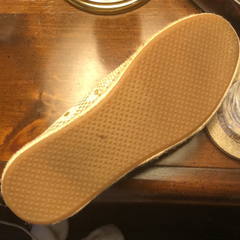 Worn once (by original owner) Toms shoes size 8. Tan pattern. Did not fit me - Picture 6 of 6